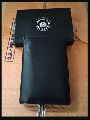 Men's wallet new, black classic design with multiple compartments