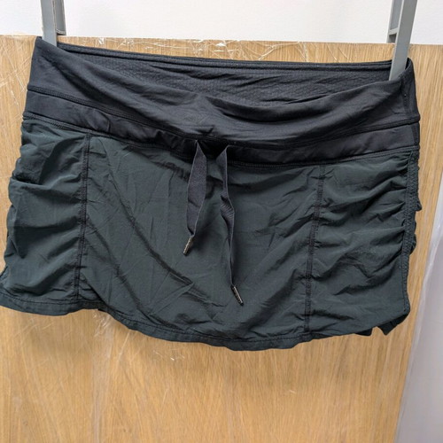 Lululemon skirt and tights like new