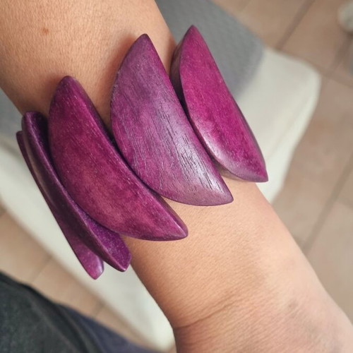 Wooden handmade bracelet like new, purple