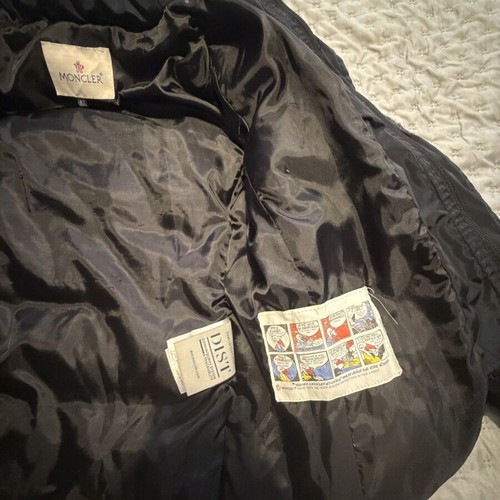 Moncler puffer jacket like new, boys size 6-7, black