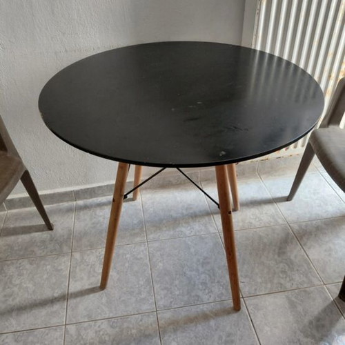 Kitchen table like new condition