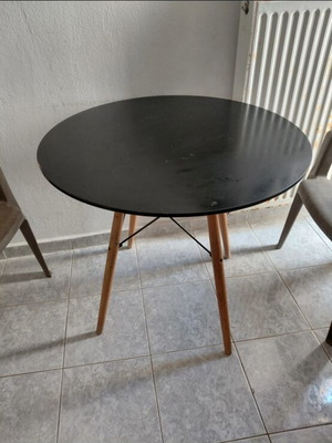 Kitchen table like new condition
