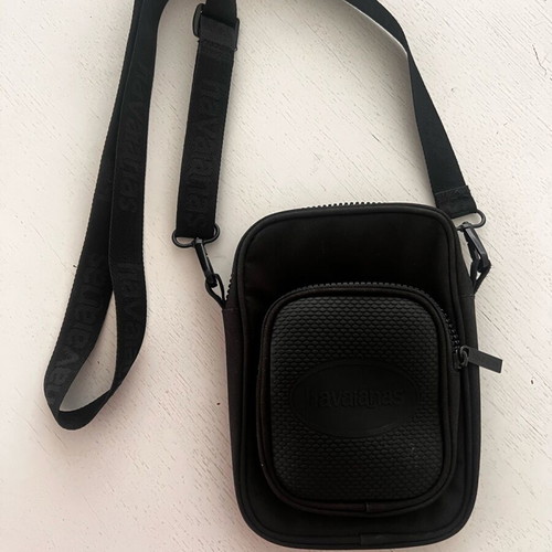 Havaianas black crossbody bag like new with two compartments