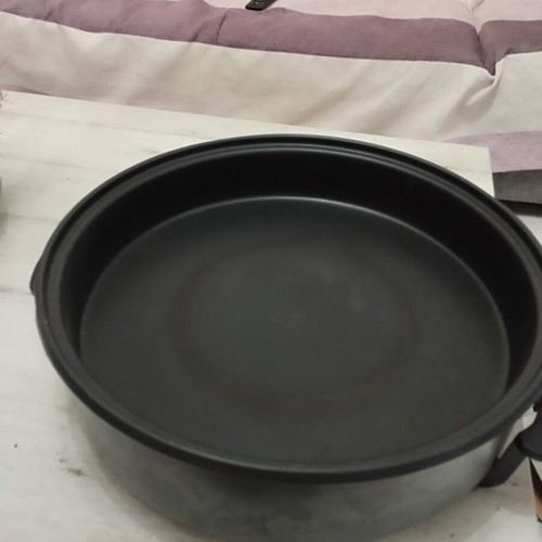 Teppanyaki KC-1119 used with adjustable thermostat and glass lid