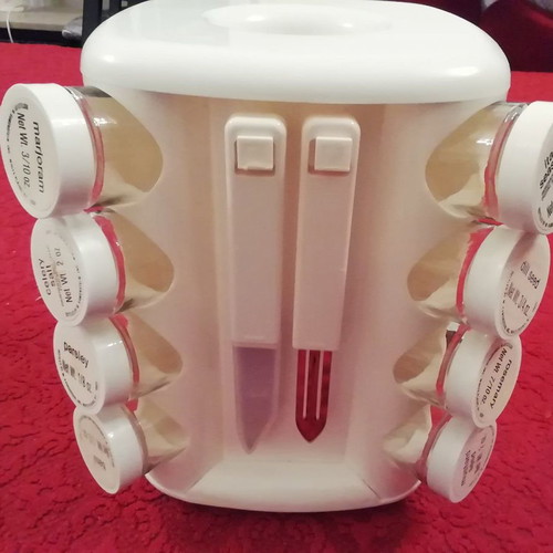 Kitchen organizer new with 31 pieces from America