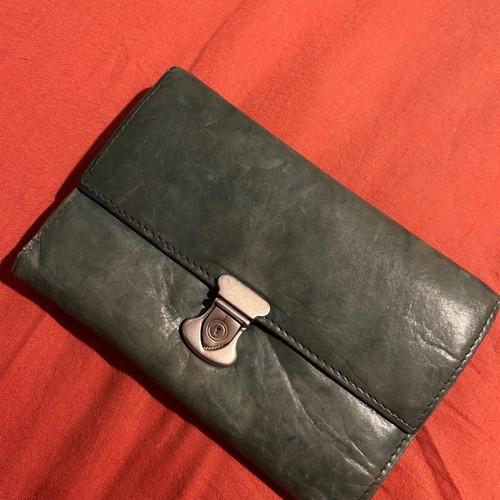 Leather wallet used in very good condition