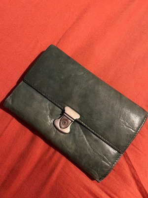 Leather wallet used in very good condition