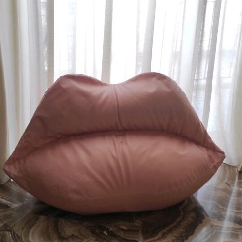 Pouf lips used, pink