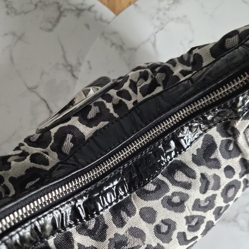 Guess Vintage Y2K Baguette Shoulder Bag like new, black and white