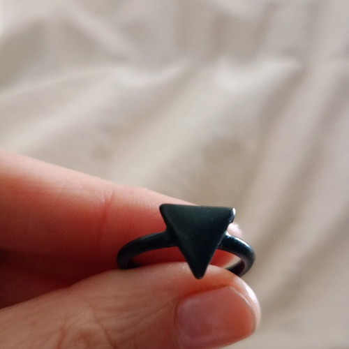 Black ring with triangle like new, medium size
