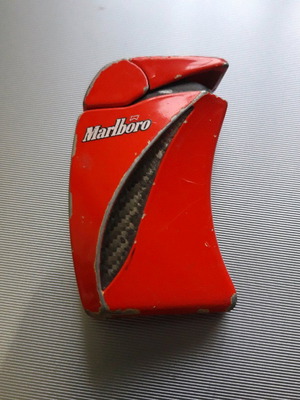 Σιλεκτικός αναπτήρας Marlboro κόκκινος μεταχειρισμένος, λειτουργικός