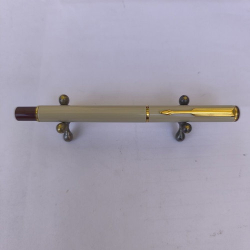 Parker 88 pen ivory like new with converter