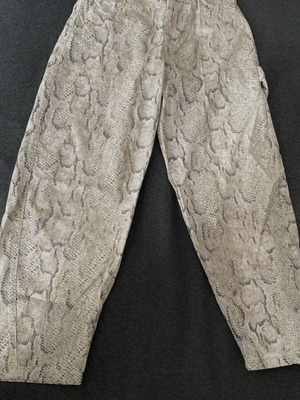 Baggy jeans Bershka size 34 like new, black and beige