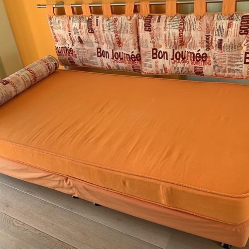 Bed like new 1.10x2.00 with mattress and support