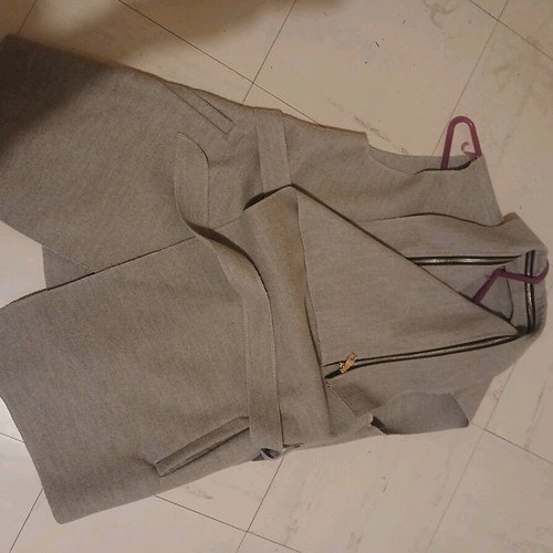 Sleeveless outerwear like new, gray, sizes M and L