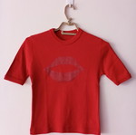 Red ribbed top with glitter lips design like new