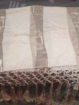 Set of table runners with fringes like new (1 large square, 1 runner, 2 small squares)