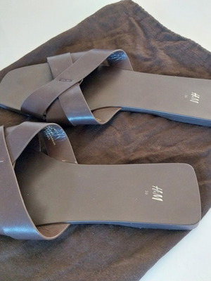 H&M flat brown sandals, size 39
