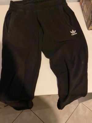 Φόρμα Adidas μαύρη σαν καινούργιο μέγεθος M