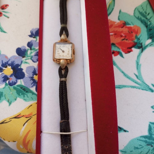 Venus collectible women's wristwatch 1950s with original strap