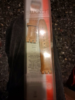 Καινούριο λουράκι Swatch σε μπεζ χρώμα unisex