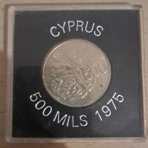 Cyprus 500 Mils 1975 Uncirculated Coin with Royal Mint Case used