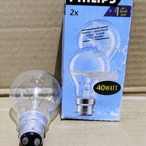 Incandescent bulbs 40W with bayonet B22 base, pack of 2, new