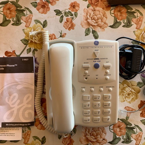 GE 2-9827 digital phone like new with automatic answering system