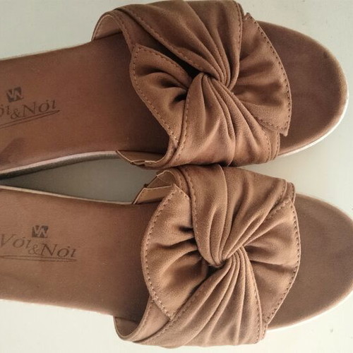 Voi & Noi Suede Platform Sandals size 39 new, camel