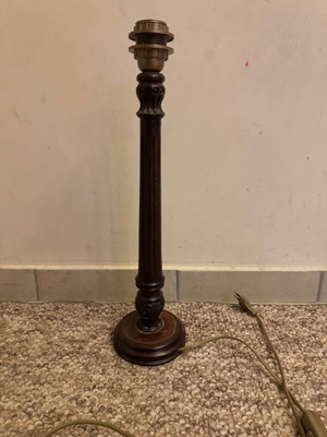 Πορτατίφ επιτραπέζιο φωτιστικό σκαλιστό από μασίφ δρυς σαν καινούργιο