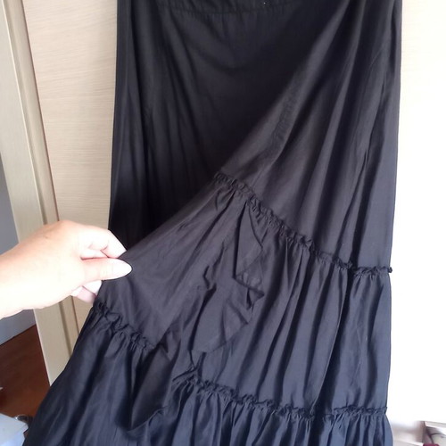 Long black gipsy skirt like new, size 46, ruffles