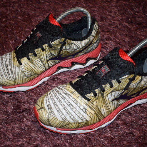 Mizuno Wave Paradox Road Running shoes like new, size 42.5