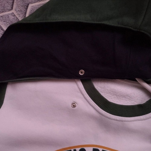 Quilted sweatshirt with detachable hood like new, small size, teens, white and green