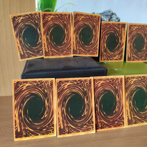 Yu-Gi-Oh! card set like new, 14 cards including Genesis Vampire