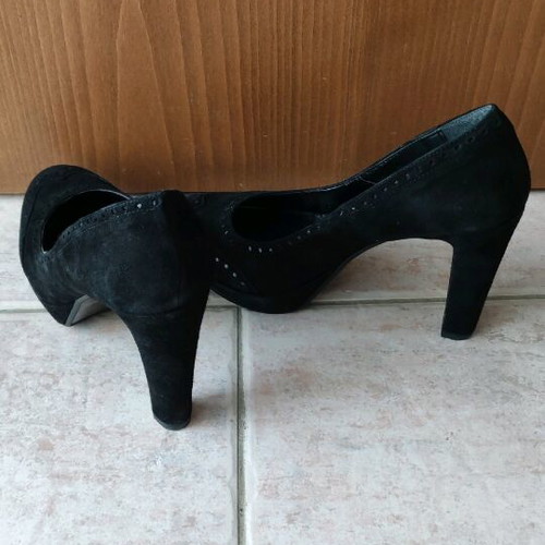 Black pumps size 38 like new