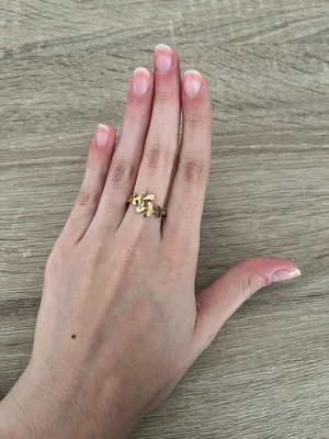 Ring like new gold color