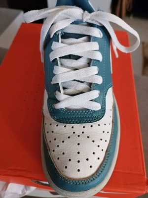 Nike Phantom sneakers size 38.5 like new, white and turquoise