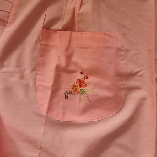 Set of three aprons with flowers and pockets, new, white and pink