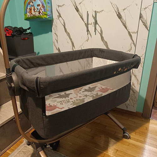 Cradle CAM like new with adjustable height and soft mattress