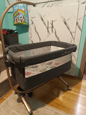 Cradle CAM like new with adjustable height and soft mattress