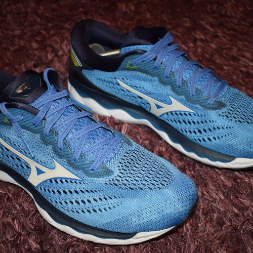Mizuno Wave Sky 3 running shoes size 45 like new blue and white