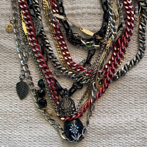 Necklace with multiple chains like new