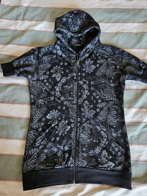 TrueLove short-sleeve hoodie jacket size S like new