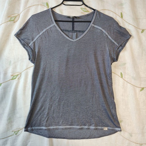 The North Face women's V-neck short sleeve T-shirt, grey, size S