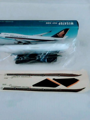 Singapore Airlines B747-300 Kit 1/425 Brand New Company Issue Model