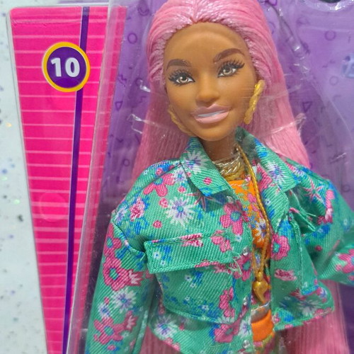 Barbie Extra #10 new with slightly damaged box