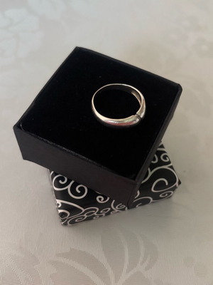 Silver ring with small stones used