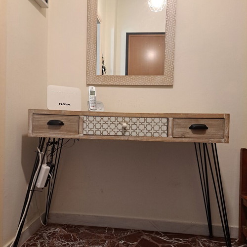 In Art Entrance Furniture and Mirror like new