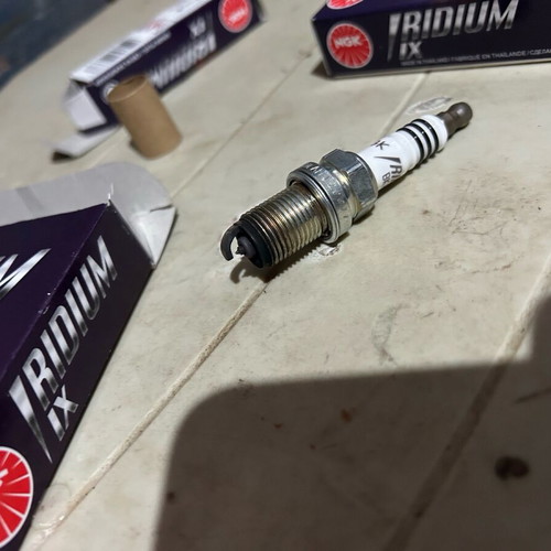NGK BKR7EIX Iridium spark plug cold rating 7 like new