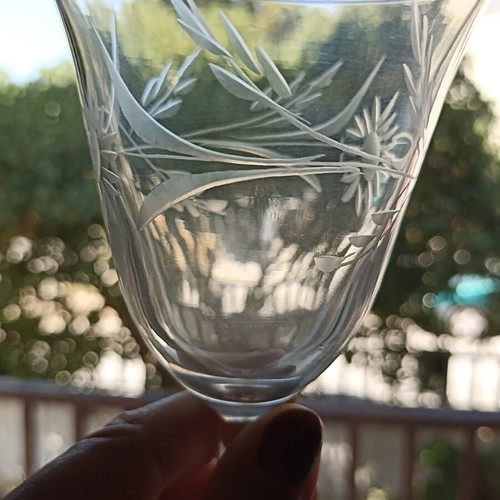 Vintage stemmed glasses set of 4 with engraved floral design like new